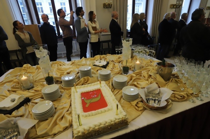 Tort i szampan na ostatniej sesji Rady Miejskiej w Łodzi [zdjęcia]