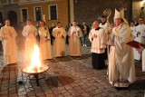 Noc Zmartwychwstania Pańskiego w katedrze wrocławskiej. "Święty to nie jest człowiek bez grzechu" [ZDJĘCIA]