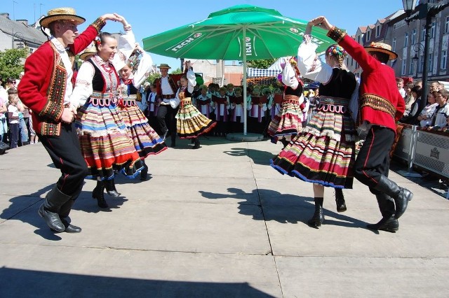 "Krajna&#8221; pokaże na Węgrzech m.in. tańce charakterystyczne dla regionu łowickiego.