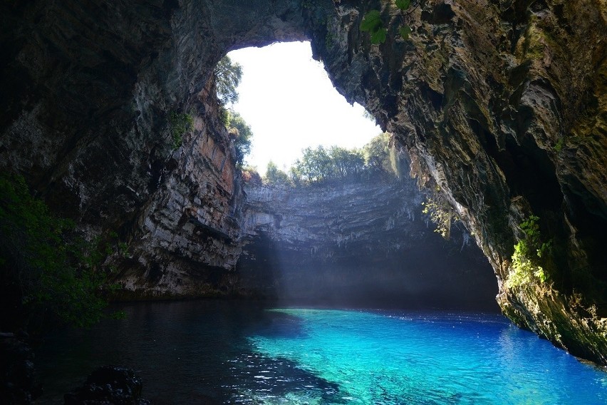 Wyprawa do jaskini Melissani to jak przekraczanie granicy do...