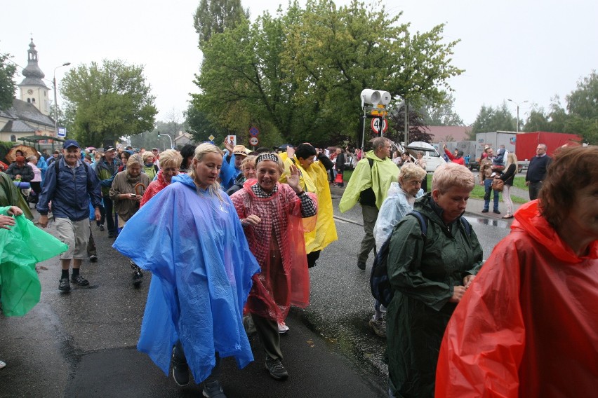 Wyruszyła 25. Piesza Pielgrzymka Diecezji Bielsko-Żywieckiej na Jasną Górę 2016 [ZDJĘCIA]