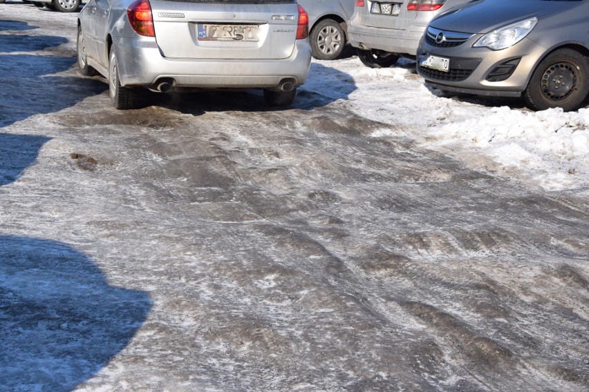 Tak dzisiaj (wtorek) wyglądał jedyny, duży parking miejski w...