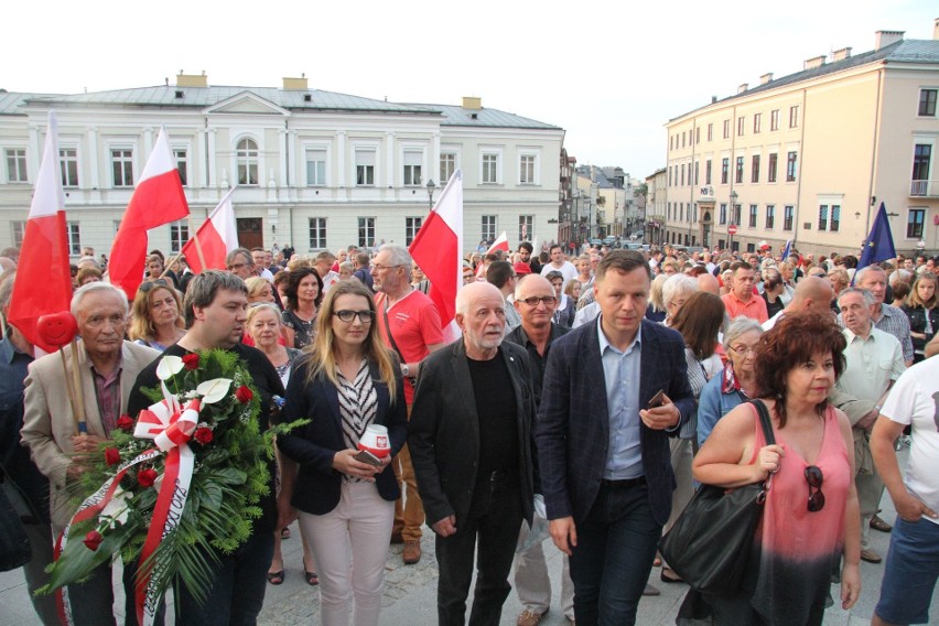 Wielka manifestacja w centrum Kielc „Wolne Sądy” z tysiącami uczestników  