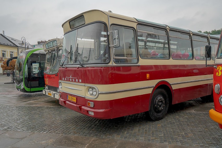 Nowy Sącz. Miejskie Przedsiębiorstwo Komunikacji świętuje jubileusz 70-lecia. W tym roku na ulicach miasta pojawią się 24 nowe autobusy
