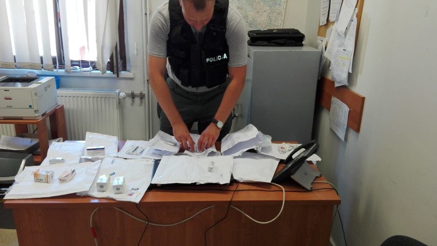 Policjanci z Chełmży udaremnili wysyłkę leków, które mogły...