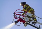 Zawód strażaka: ratuje nie tylko z płomieni, ale również z seksualnych opresji [WIDEO]