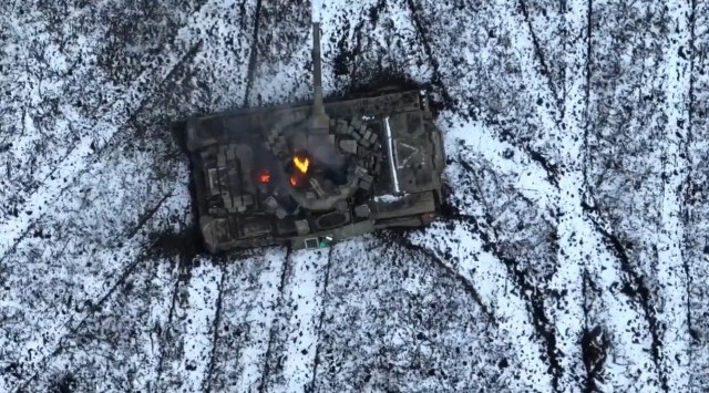 Jeden z rosyjskich czołgów zniszczonych przez ukraińskich żołnierzy