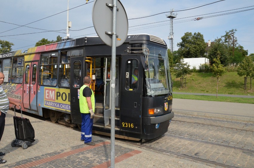 Wypadek tramwajowy przy Dworcu Nadodrze. Zderzyły się dwa wozy MPK