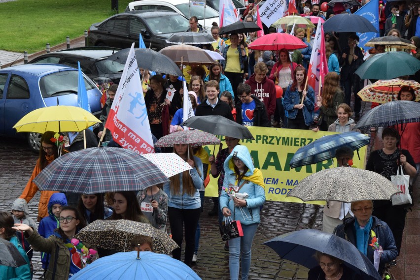 Marsz dla Życia i Rodziny przeszedł ulicami Bielska-Białej ZDJĘCIA