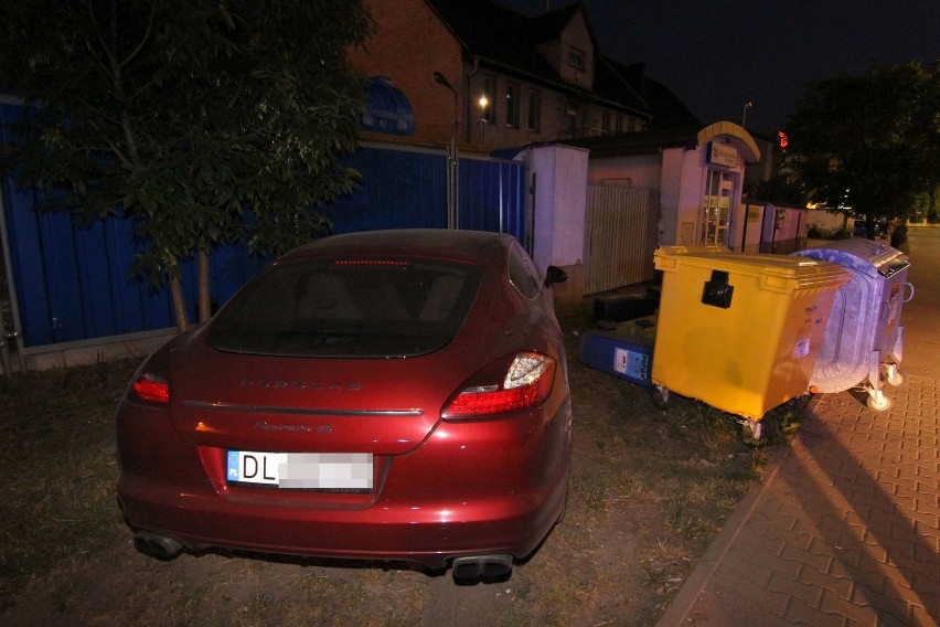 Wypadek porsche panamera koło Castoramy we Wrocławiu. 7...