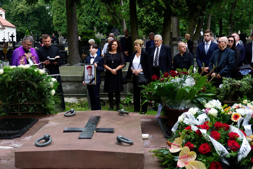 Ostatnia droga prof. dr hab. Marka Żmigrodzkiego. Ciało byłego rektora WSEI spoczęło na cmentarzu przy ul. Lipowej w Lublinie