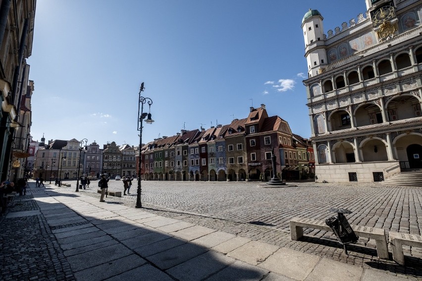 Pustki na Starym Rynku – w samo południe koziołki trykały...