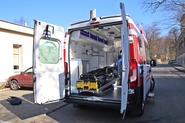 Nowy nabytek Sosnowieckiego Szpitala Miejskiego, czyli ambulans, jest wyposażony w respirator.Zobacz kolejne zdjęcia. Przesuwaj zdjęcia w prawo - naciśnij strzałkę lub przycisk NASTĘPNE