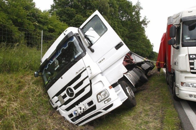 Kierowca ciężarówki tłumaczył, że próbował uniknąć zderzenia...