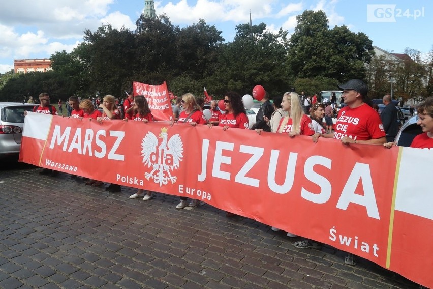 Ulicami Szczecina przeszedł Marsz dla Jezusa [ZDJĘCIA, WIDEO]