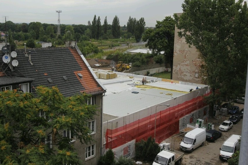 Mój Reporter: Obok wrocławskiej hali Grafit budują supermarket