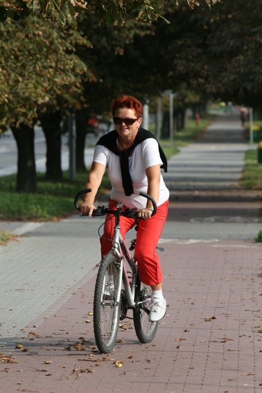 Henryka Buras, uczestniczka pierwszej edycji "Zmień się na zdrowie&#8221; polubiła poruszać się po Kielcach na rowerze.