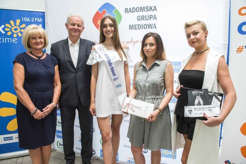 Anna Matulaniec, Miss Radia Rekord odebrała nagrody z rąk...