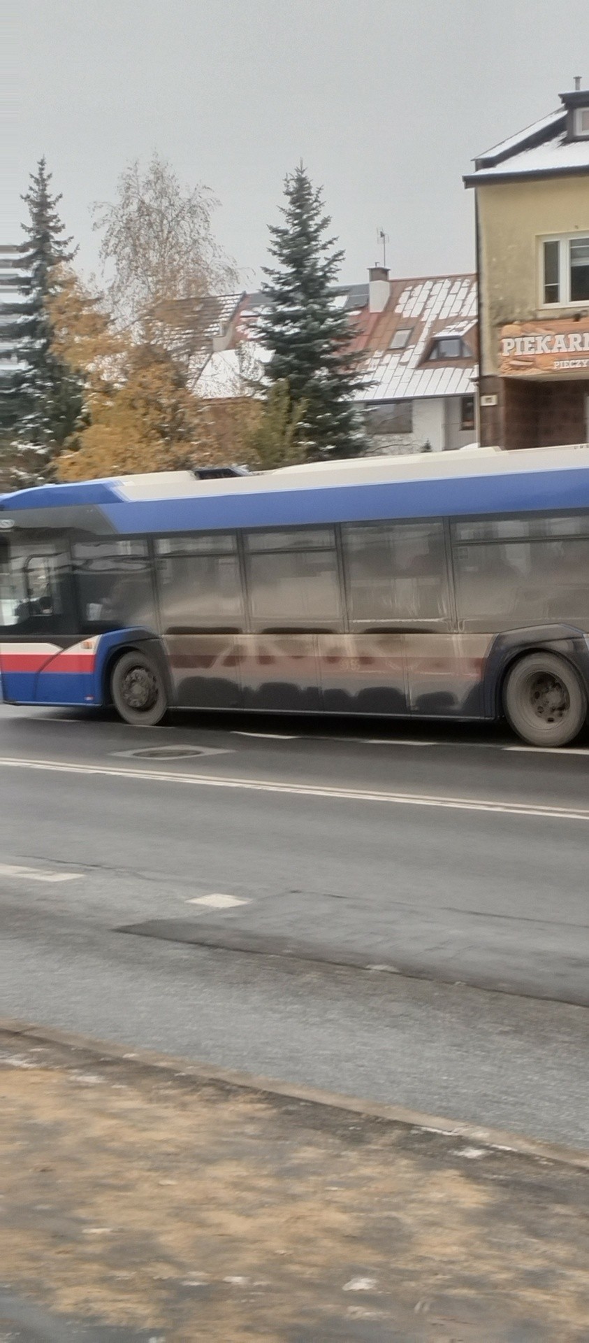 Bydgoszczanie narzekają na brudne autobusy. Rzecznik ZDMiKP wyjaśnia