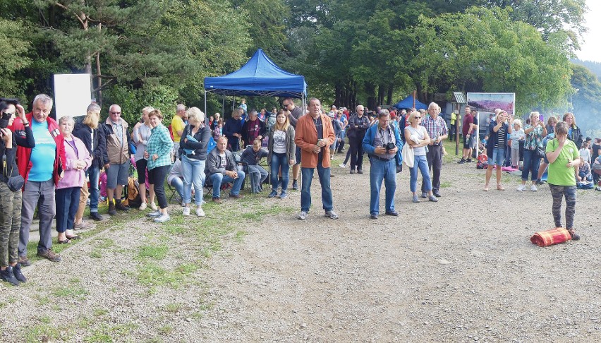 Odkryj Beskid Wyspowy. 53 złote rysie na Miejskiej Górze. W niedzielę szczyt zdobyło ponad 700 turystów