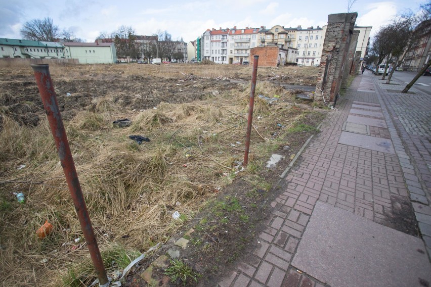 Teren pod kamienice w centrum Słupska posprzątany. Budowa to przyszłość