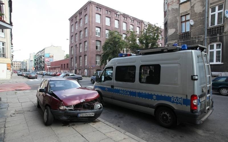 Wypadek na Więckowskiego. Zderzyły się trzy auta [zdjęcia]