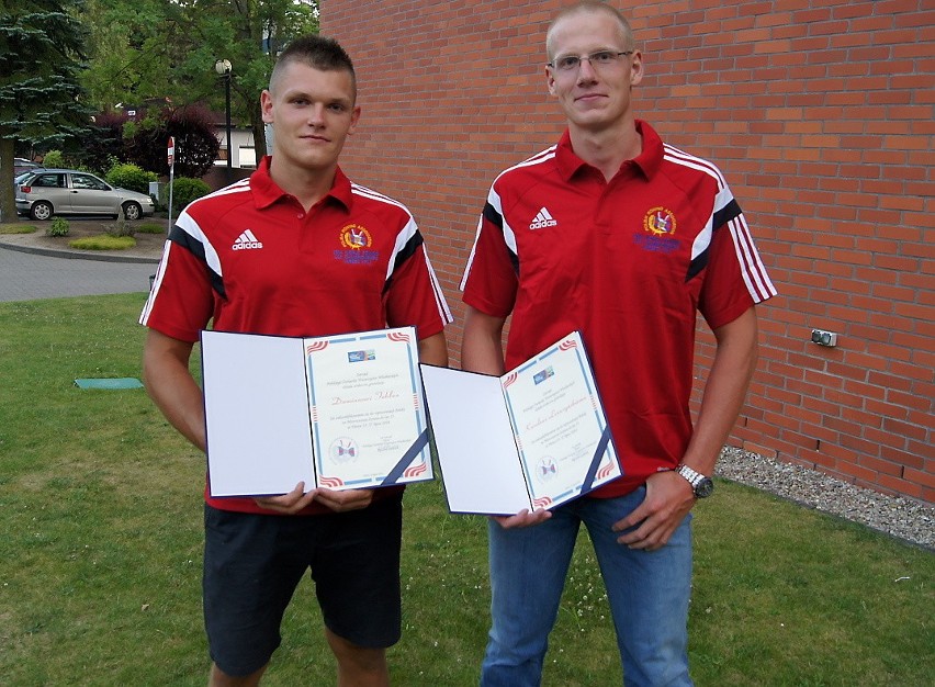 Damian Fehlau (z lewej) i Karol Leszczyński, zawodnicy KW...