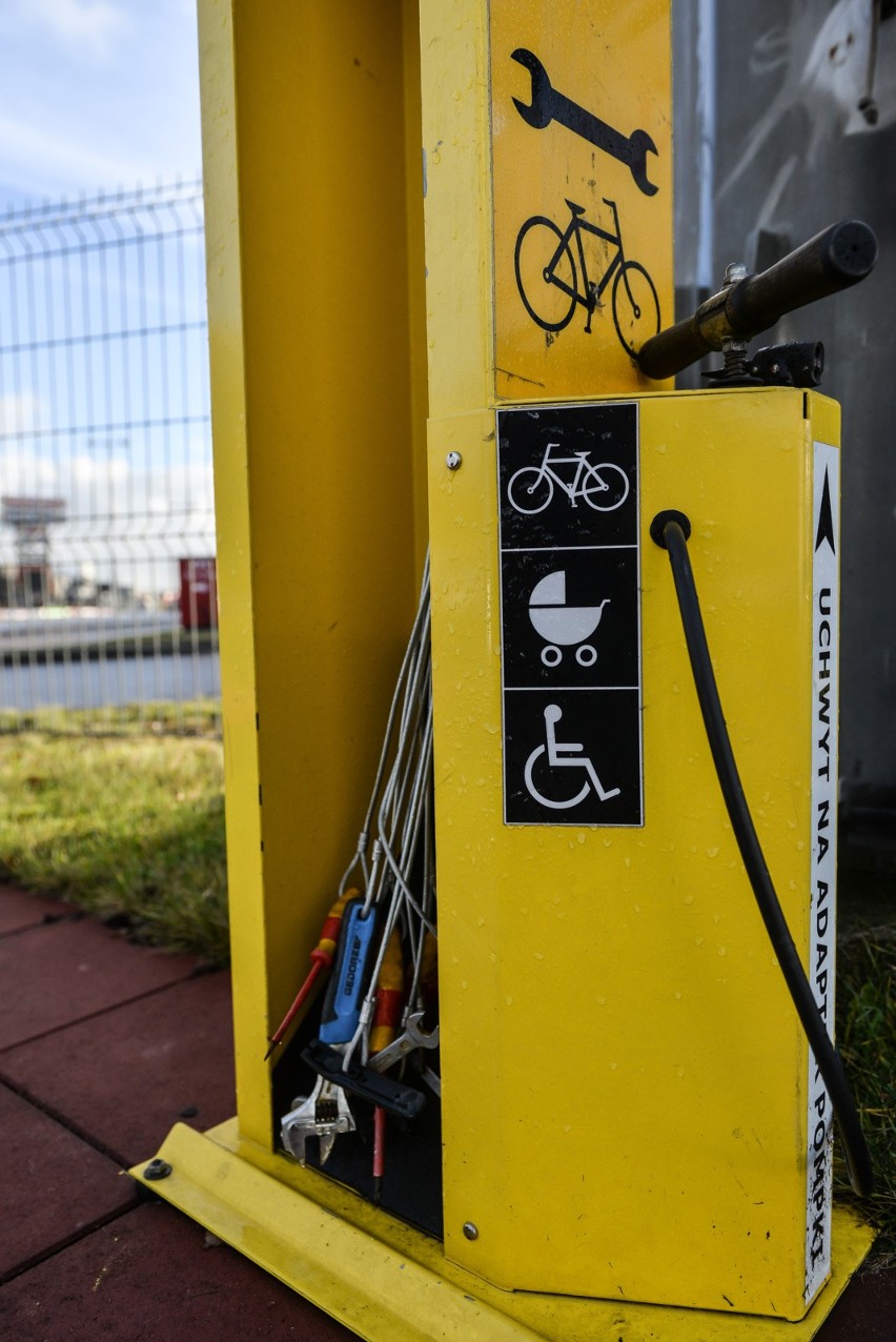 Przykładowa samoobslugowa stacja naprawy rowerow w Gdańsku