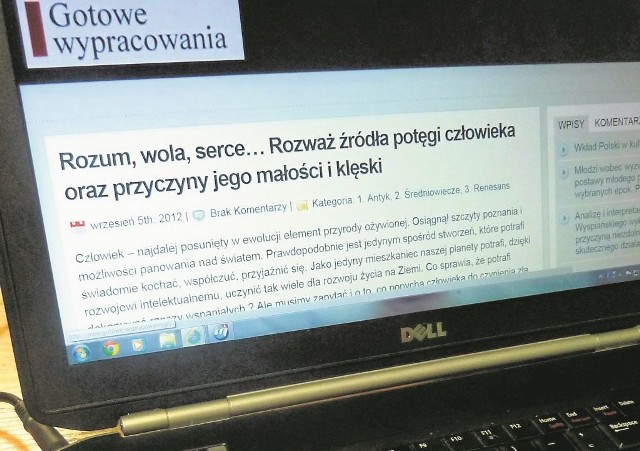 Wystarczy wejść do internetu, aby znaleźć pracę na zadany temat. Uczniowie często kopiują materiał bez zastanowienia.