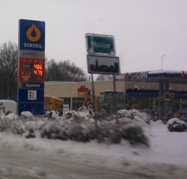 Ceny paliw na stacji w Mścicach.