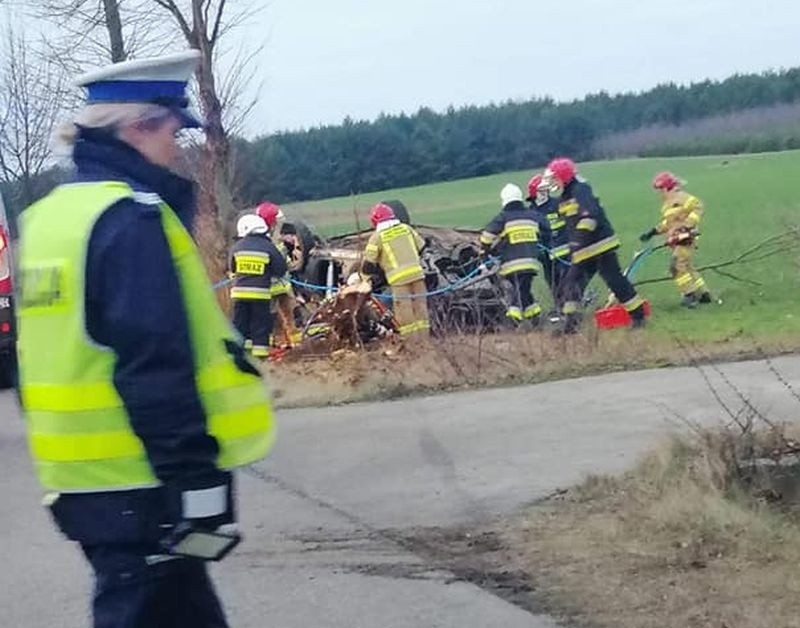 Powiat przasnyski. Wypadek pod Jednorożcem. Jedna osoba ranna. Wezwano Lotnicze Pogotowie Ratunkowe 20.01.2020 [ZDJĘCIA]