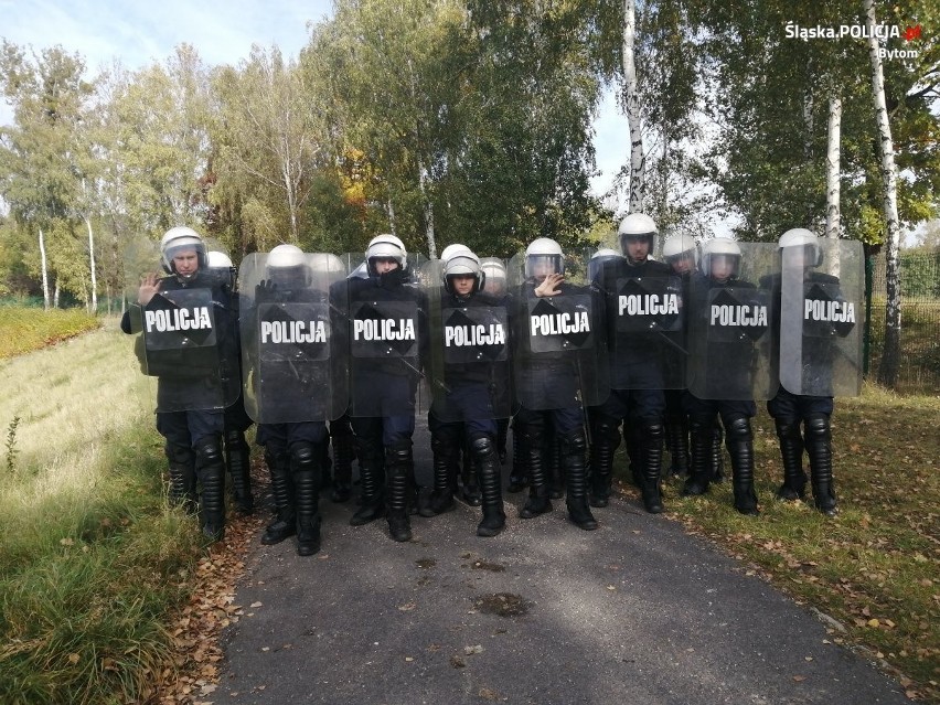 Policjanci szkolili się na stadionie Szombierek w Bytomiu....