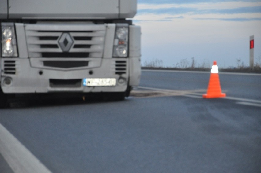 Wypadek pod Osiekiem. Zderzyły się dwa tiry i auto osobowe (ZDJĘCIA)