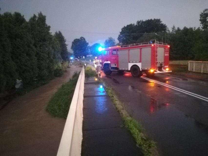 Podtopienia w Lutczy. Woda zalała ośrodek zdrowia [ZDJĘCIA INTERNAUTY]