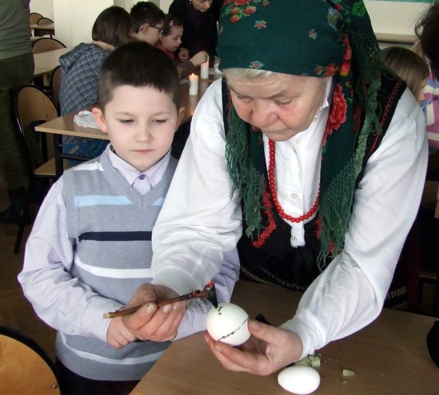 Zajęcia z dziećmi prowadziła Joanna Tęcza ze zwoleńskiego domu kultury.