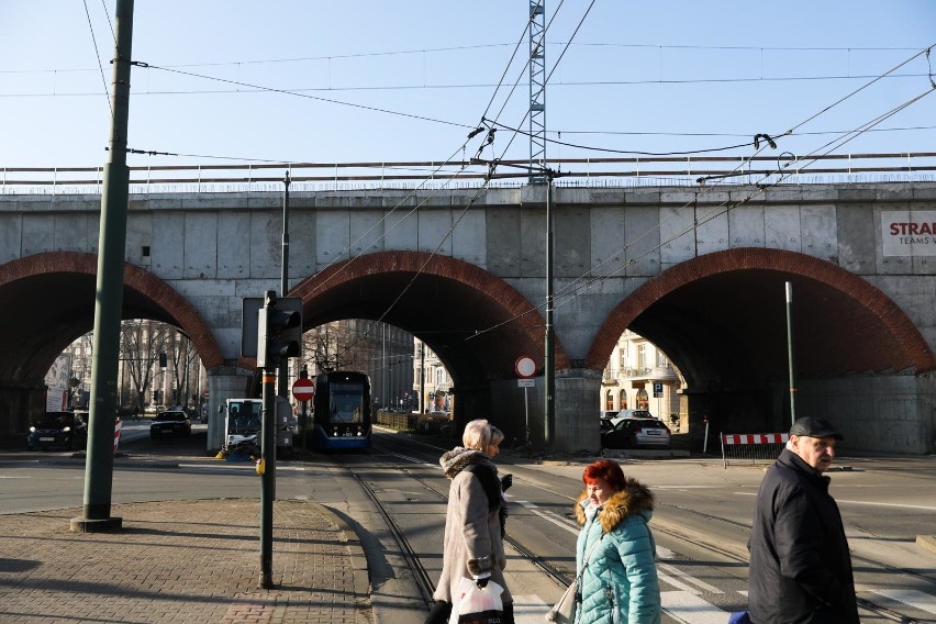 Piętrzą się problemy z zabytkowym wiaduktem