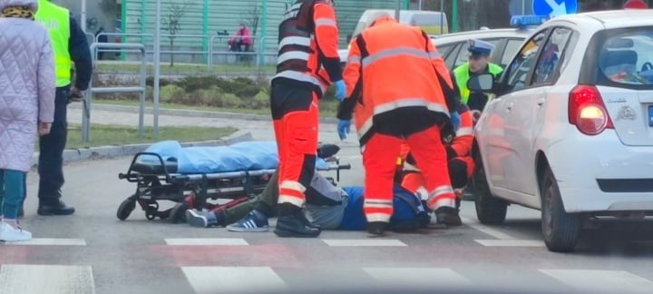 Wypadek na ulicy Pileckiego w Koszalinie. Rowerzysta w...