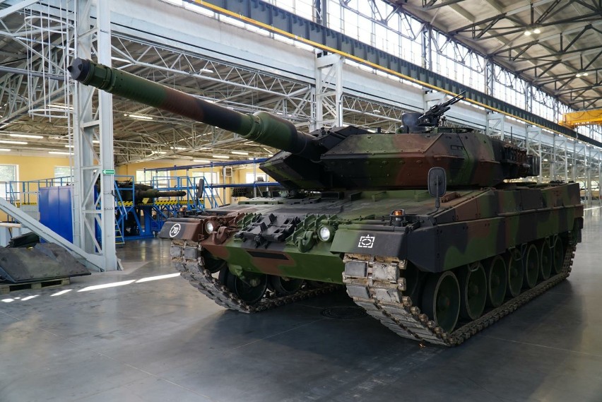 Pierwsze czołgi Leopard 2A4 zostają przyjęte przez Wojsko...