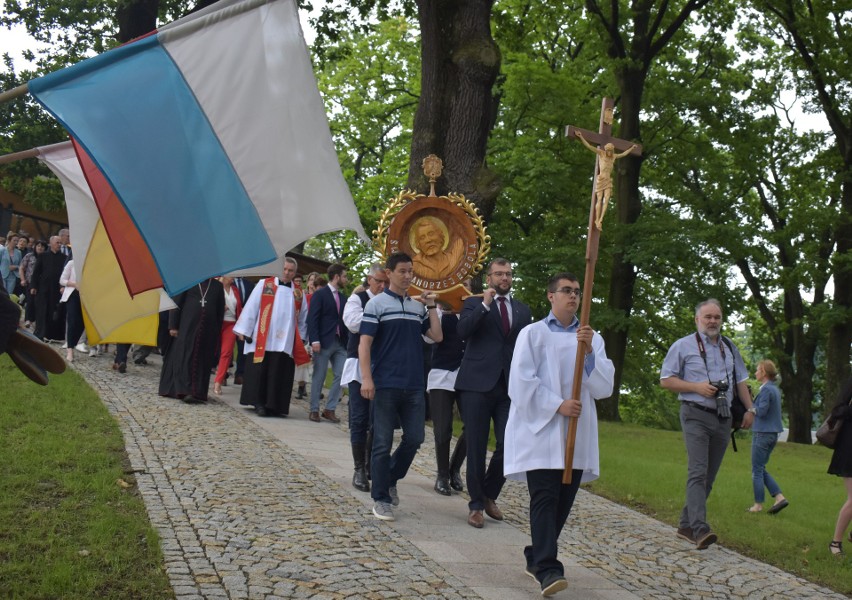Kult św. Andrzeja Boboli w Strachocinie rozpoczął się w 1988...