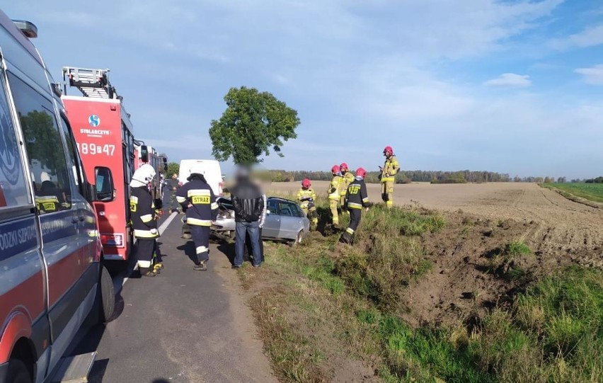 Do wypadku busa z samochodem osobowym doszło w Lipnie,...