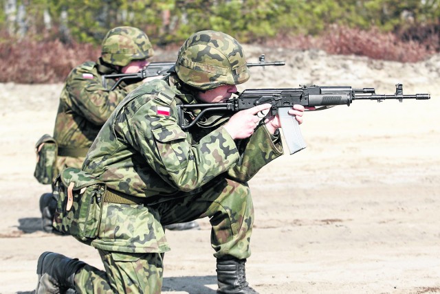Noszenie munduru, którego używają polscy żołnierze, jest zabronione