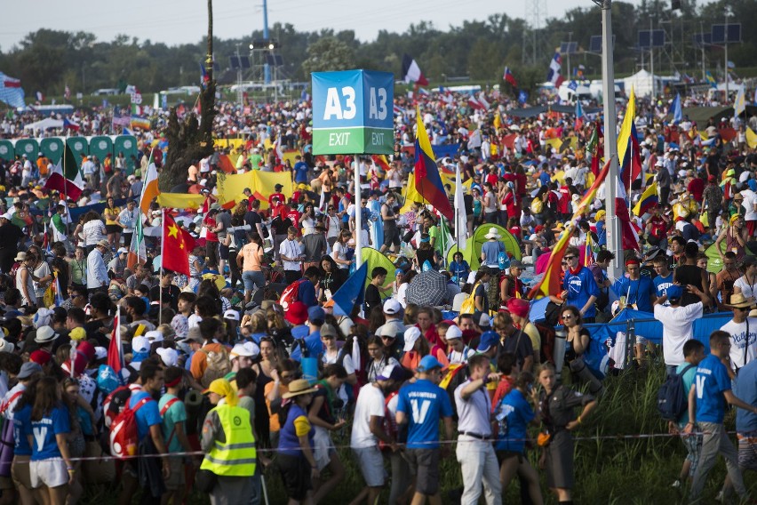 ŚDM 2016. Ponad 1,5 miliona pielgrzymów na czuwaniu w Brzegach [ZDJĘCIA]