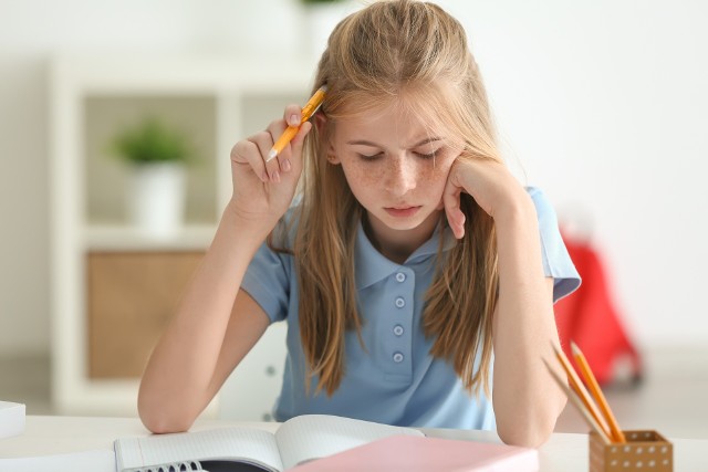 Ministerstwo Edukacji Narodowej stwierdziło, że czas, który uczniowie spędzają na prace domowe, nie wydaje się przesadny.