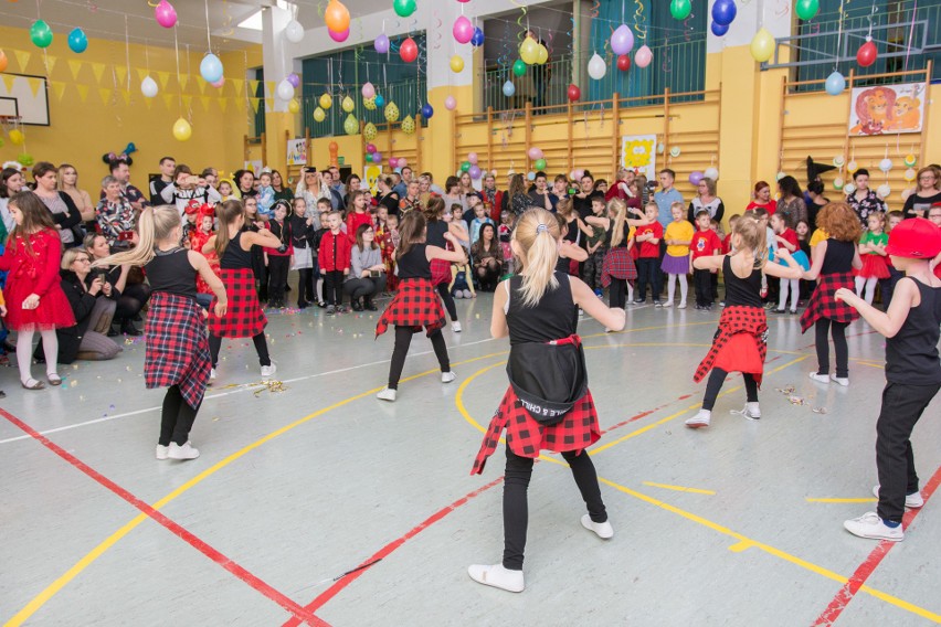 Baśniowy Bal Karnawałowy dla około 300 dzieci i młodzieży (ZDJĘCIA) 