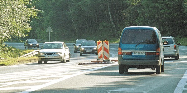 Przebudowa i zmiana organizacji ruchu tego odcinka drogi krajowej kosztowała podatników 230 tys. złotych. Większość naszych internautów uważa, że to pieniądze wyrzucone w błoto. 