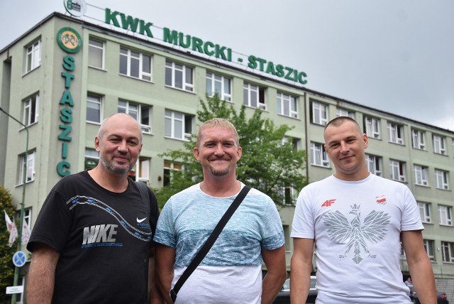 Górnicy-ozdrowieńcy z KWK Murcki-Staszic jadą do Warszawy, gdzie oddadzą osocze, które pomoże leczenie osób zakażonych koronawirusemZobacz kolejne zdjęcia. Przesuwaj zdjęcia w prawo - naciśnij strzałkę lub przycisk NASTĘPNE
