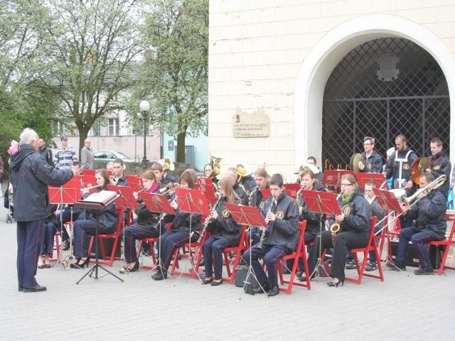 Orkiestra Dęta ChDK w maju rozpoczęła sezon od występu przy Bramce Grudziądzkiej. W sobotę zagrają tu Czesi