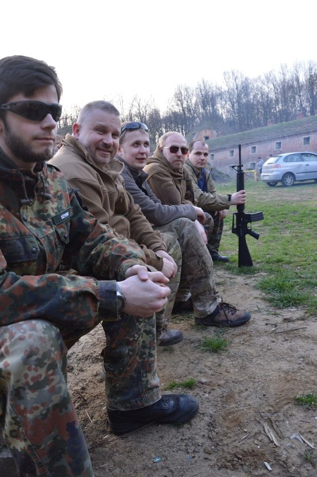 W ASG wiek się nie liczy. Rafał Plantos (w okularach) jest studentem, siedzącemu za nim Jackowi Szczepanikowi tylko kilku lat brakuje do pięćdziesiątki.