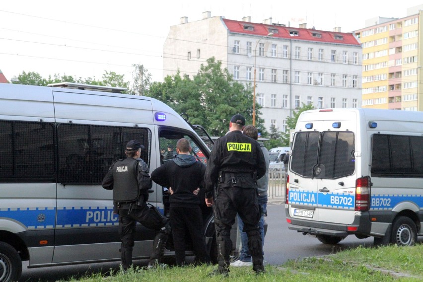 Zamieszki pod komisariatem przy ul. Trzemeskiej