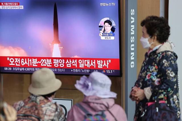 Korea Północna określiła wystrzelenie rakiet jako „środki odwetowe”